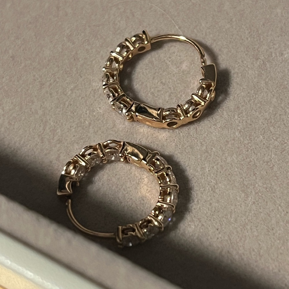 Tiffany Hoops - Picture 2 of 9